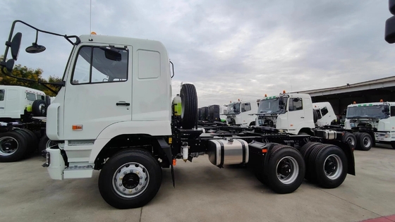 Caminhão de 25 toneladas com cabeça de reboque/Caminhão de cabeça de tractor/Caminhão de tractor/Caminhão HOWO/Caminhão pesado com 1 pneu certificado GCC