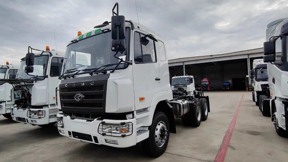 Caminhão de 25 toneladas com cabeça de reboque/Caminhão de cabeça de tractor/Caminhão de tractor/Caminhão HOWO/Caminhão pesado com 1 pneu certificado GCC
