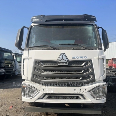 Torque máximo Nm 500-1000nm 4X2 6 Wheelers HOWO Sinotruk Trator Truck para o mercado chinês
