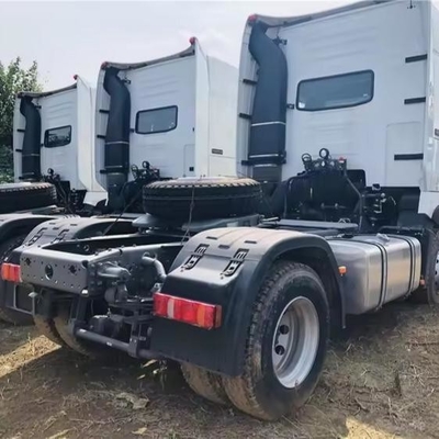 Customização de 8,2 toneladas Euro5euro6 HOWO T7 CNG Trens de trator para fábricas chinesas