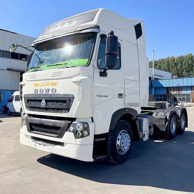 Tractor HOWO T7 com direcção esquerda em bom estado e capacidade de carga de 8,2 toneladas