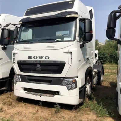 Tractor HOWO T7 com direcção esquerda em bom estado e capacidade de carga de 8,2 toneladas
