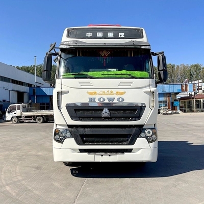 Tractor HOWO T7 com direcção esquerda em bom estado e capacidade de carga de 8,2 toneladas