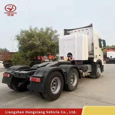 Hot HOWO T7 6X4 Trator de metano Capacidade do motor do caminhão&gt; 8L e 1 ano de serviço pós-venda