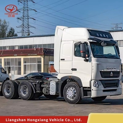 Hot HOWO T7 6X4 Trator de metano Capacidade do motor do caminhão&gt; 8L e 1 ano de serviço pós-venda