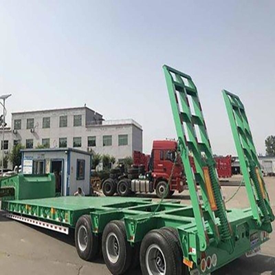 Caminhões-reboque para transporte de equipamento pesado tipo MacPherson