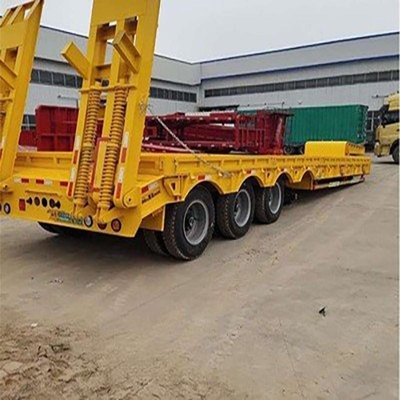 Caminhões-reboque para transporte de equipamento pesado tipo MacPherson