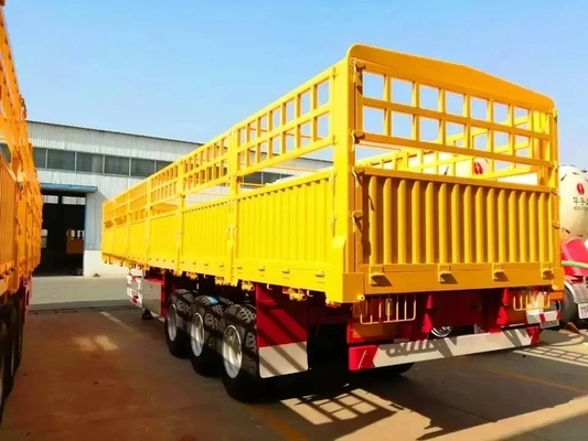 Transporte leve de bovinos/cavalos/ovinos Semirreboque de 3 eixos com estaca e vedação de aço