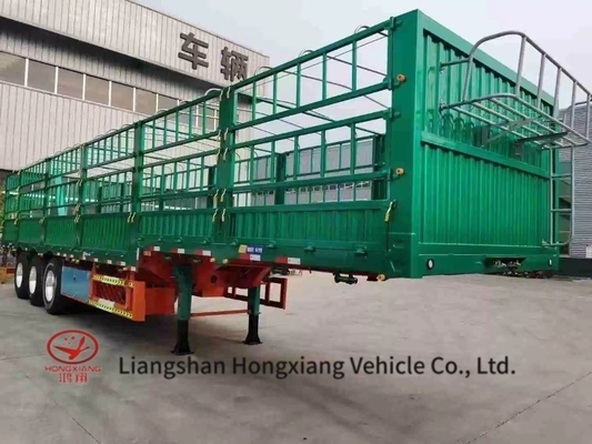 Semi-reboque para animais de 60 t de capacidade com porta para transporte e durável
