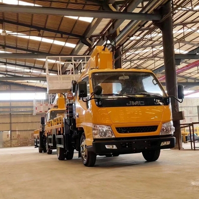 Veículo de trabalho com grande cesto de trabalho e tipo de transmissão manual